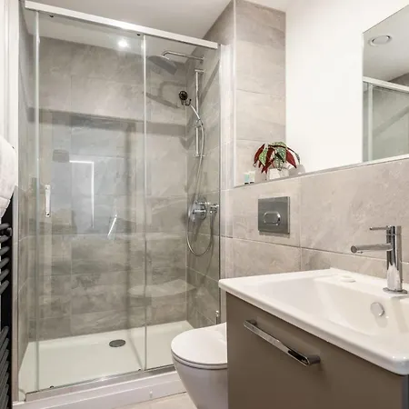 Stayzeni, Ouse Court Elegant 2 Bed Flat *