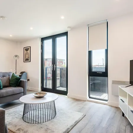 Superior With Balcony & Gym דירה