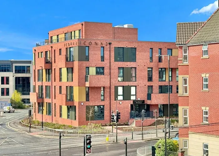 Superior With Balcony & Gym Lägenhet York