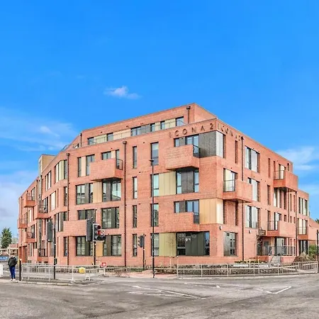 Superior With Balcony & Gym Apartament York
